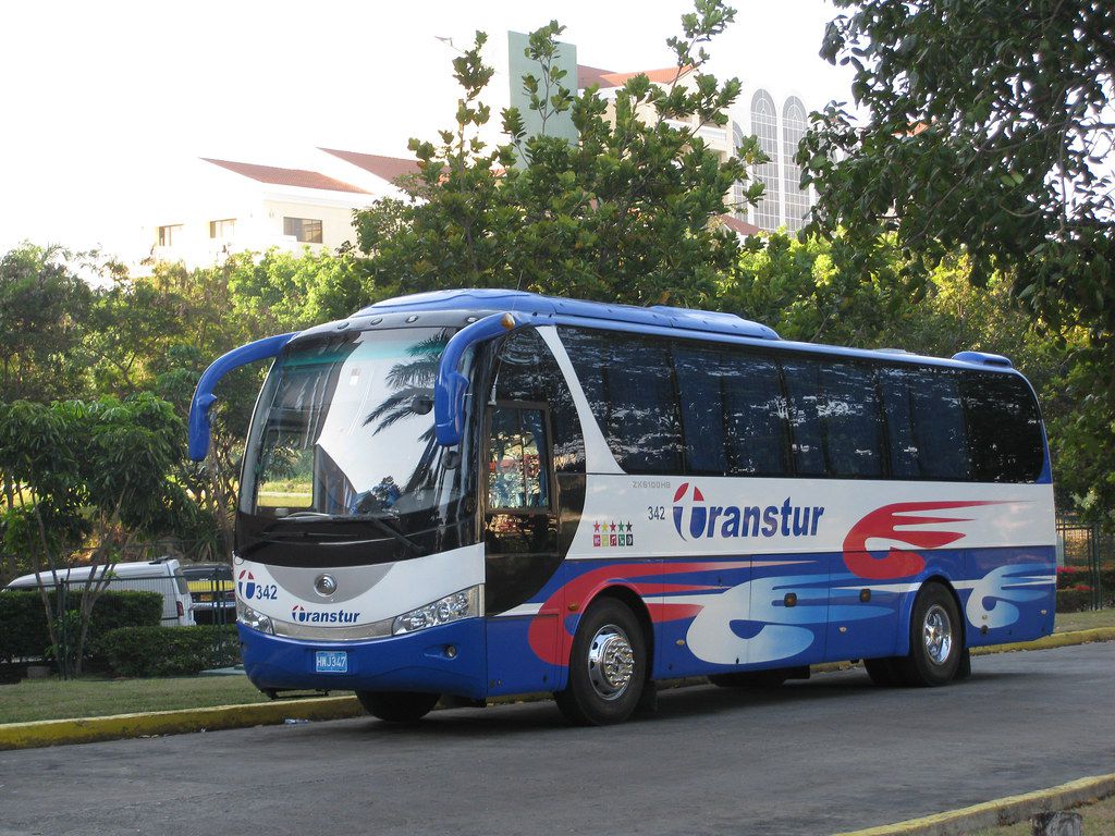 Shared transfer.Bus   Hoteles Ciudad Holguín - Aeropuerto Holguín