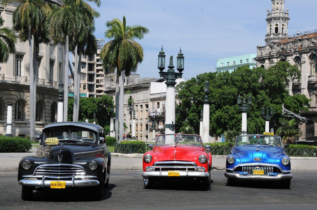Transfer Exclusivo.Auto  Auto Clásico Techo Duro La Habana - Trinidad